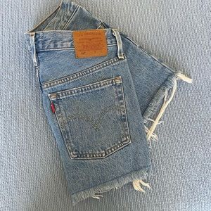 Levi’s 501 High Waist Cutoff